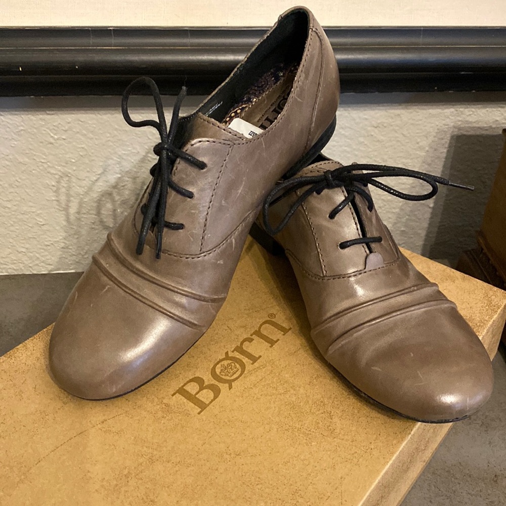 Born Women’s Oxford shoe Devon Grey/Taupe size 6, NWB, never been worn